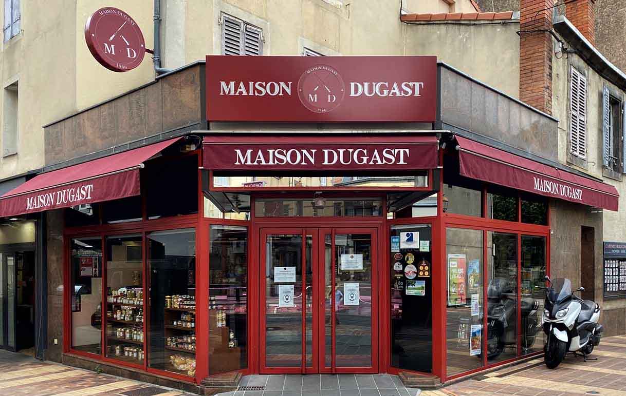 Vitrine de la boucherie Maison Dugast